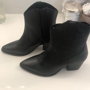 Embroidered Cowboy Boots | Size 7
